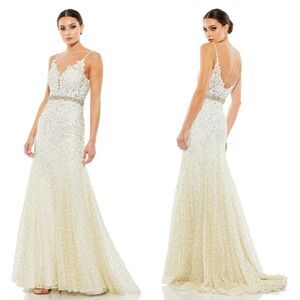 Mac Duggal 79341 Floral Appliqués Sleeveless Plunge Neck Trumpet Gown, Size 12